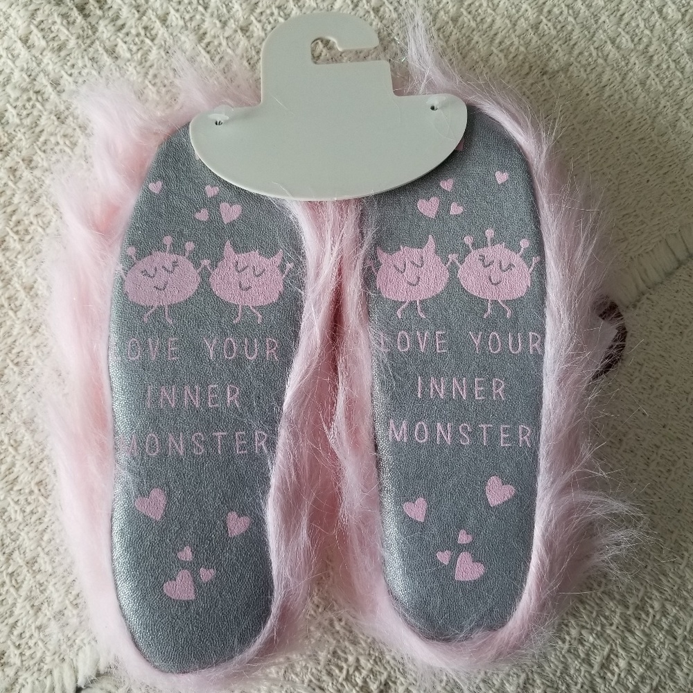 NWT pink fuzzy monster slippers M 7/8 - Picture 4 of 4